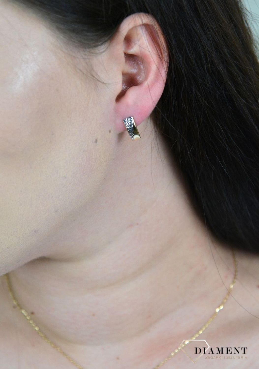 Złote kolczyki z białym grawerowanym złotem KL 5453.jpg